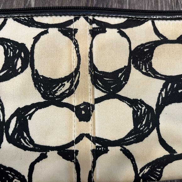 Authentic B&W Coach Wristlet - Picture 5 of 6